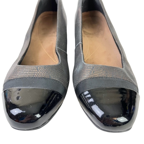 CLARKS Black Bronze Slip On Patent Leather Loafers Slip On Shoes Flats sz 7 M - Picture 3 of 16